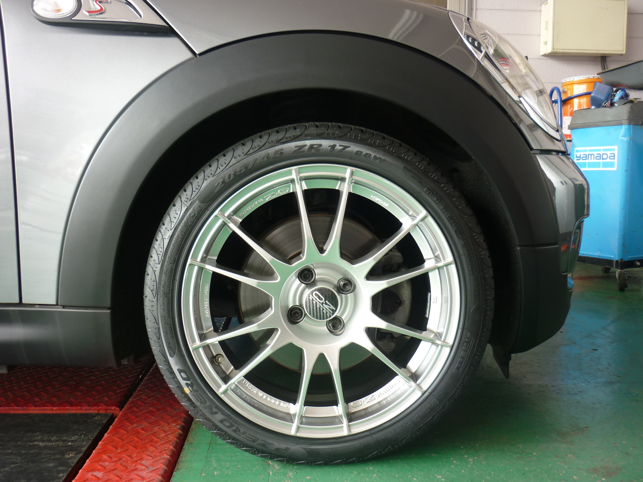 走る!ワンルーム!様送料込　OZ ウルトラレッジェーラ 軽量 205/50R17 2025年最新】ウルトラレッジェーラの人気アイテム - メルカリ