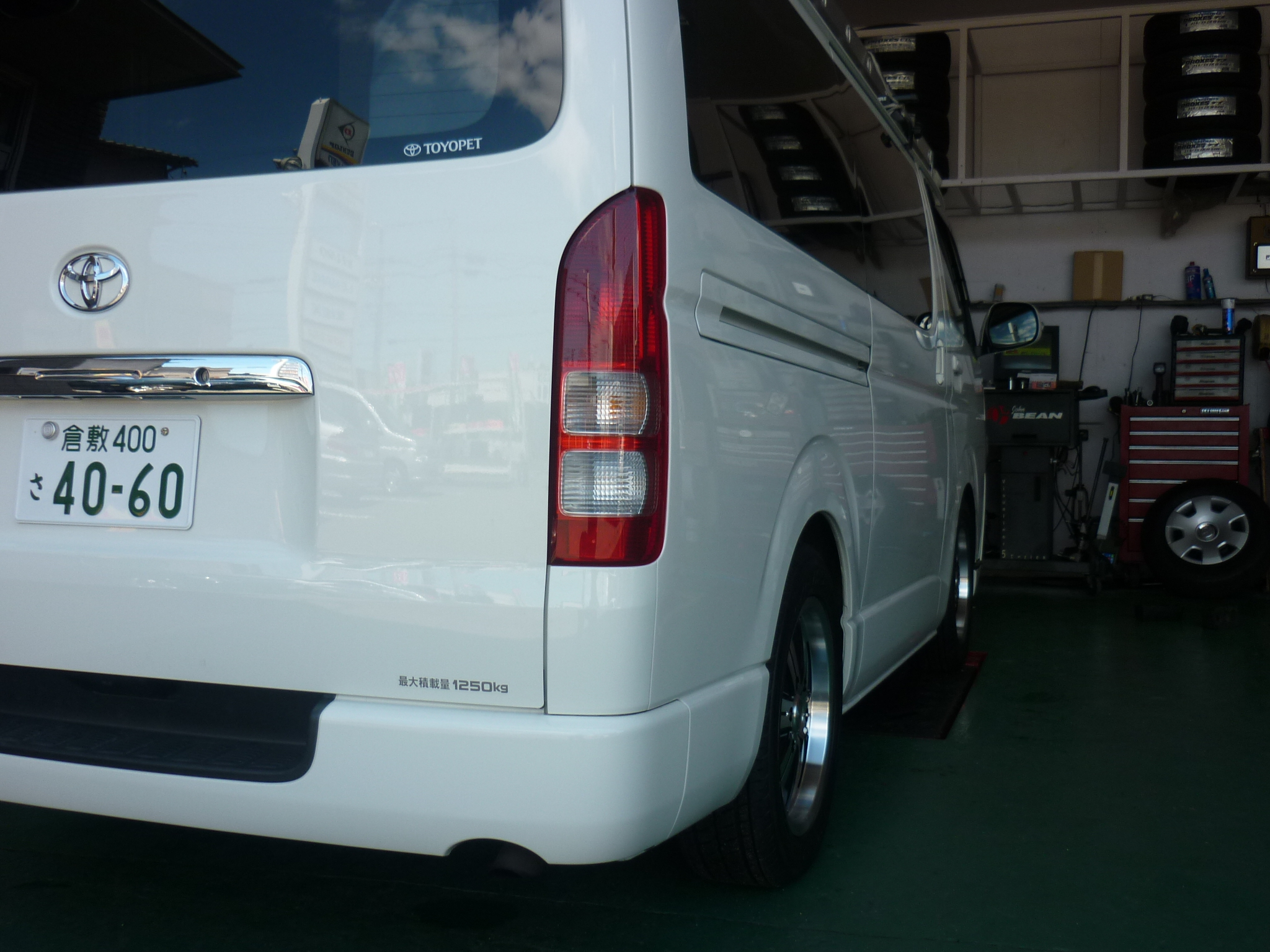 200系ハイエースに17インチ装着 « 平山タイヤサービス＊店長の独り言＊