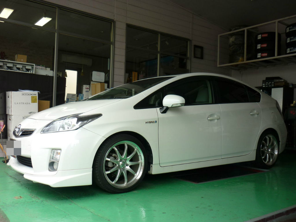 プリウスにtws18インチホイール装着 平山タイヤサービス 店長の独り言 プリウスにtws18インチホイール装着 平山タイヤサービス 店長の独り言