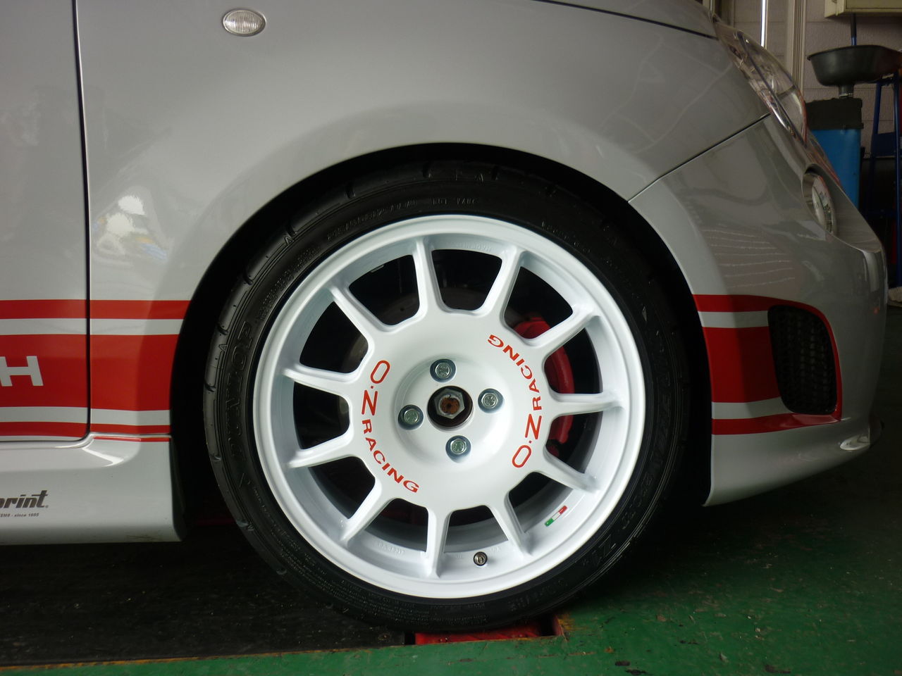 OZ Racing レジェンダホワイトホイール アバルト17インチ FIAT ABARTHに】OZ Racing LEGGENDA レジェンダ 17in 7J +37