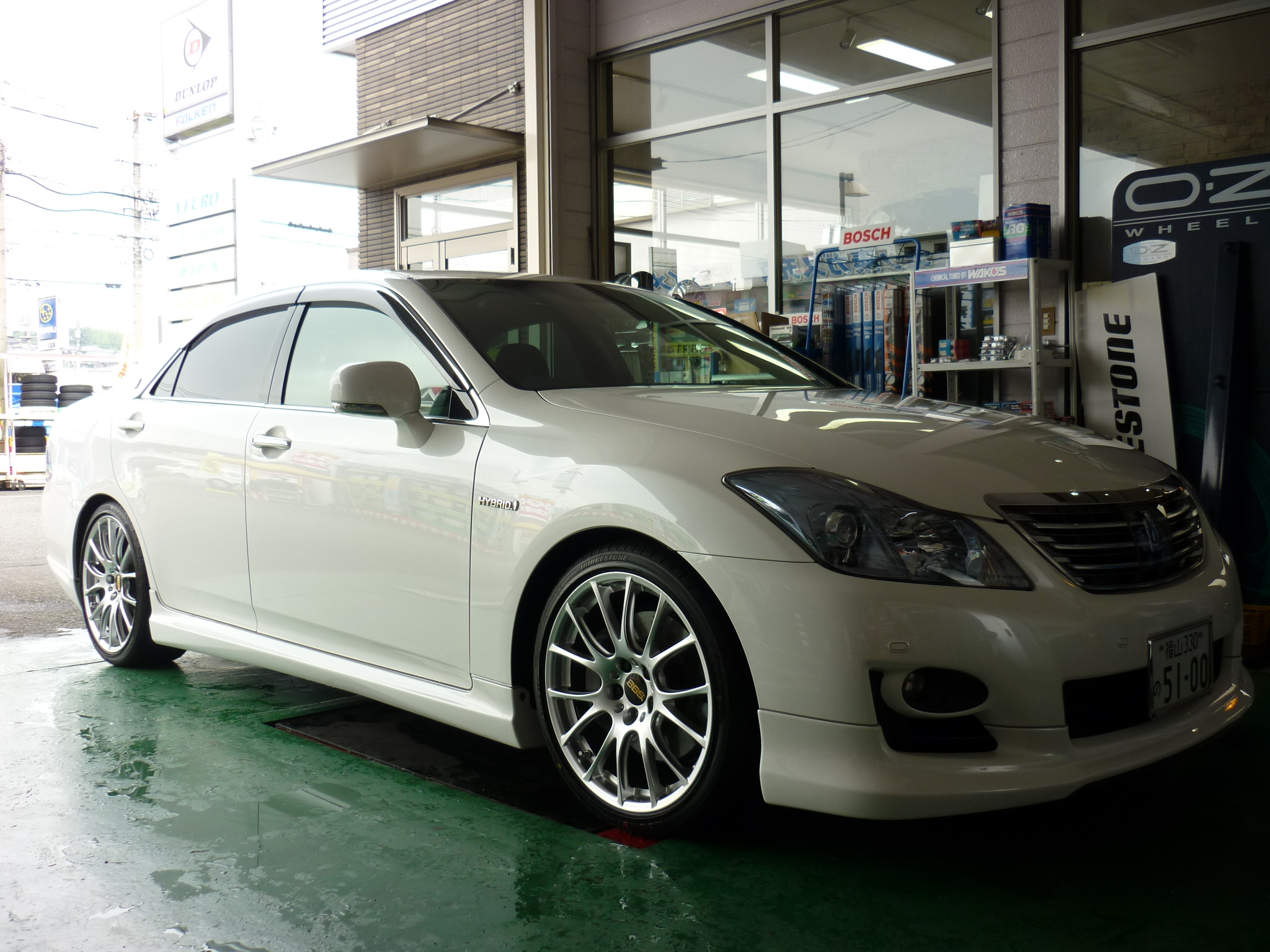 GES204トヨタ クラウンハイブリッドにBBS19インチ : 平山タイヤ
