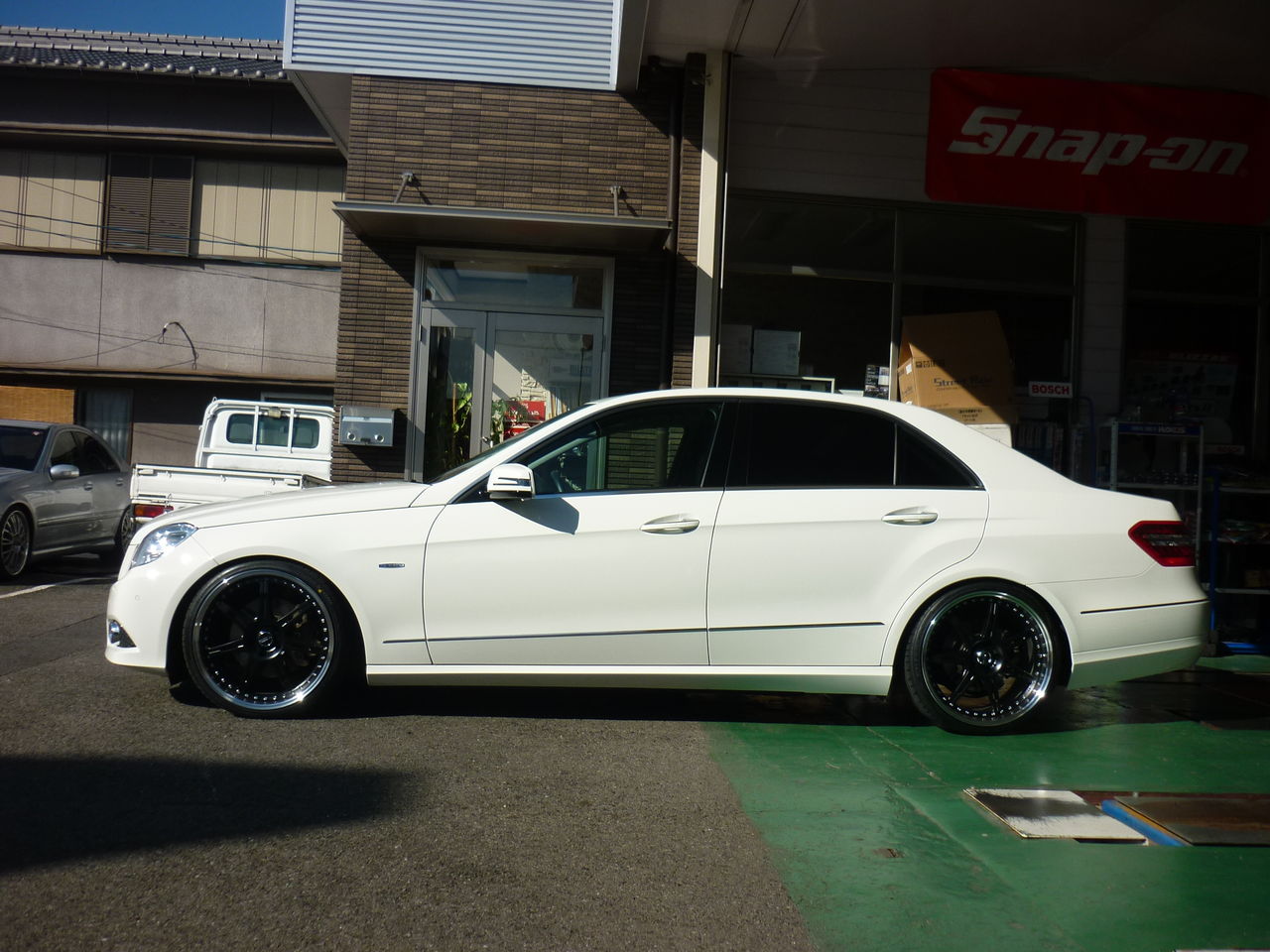 W212 メルセデスベンツに20インチ装着 : 平山タイヤサービス＊店長の 