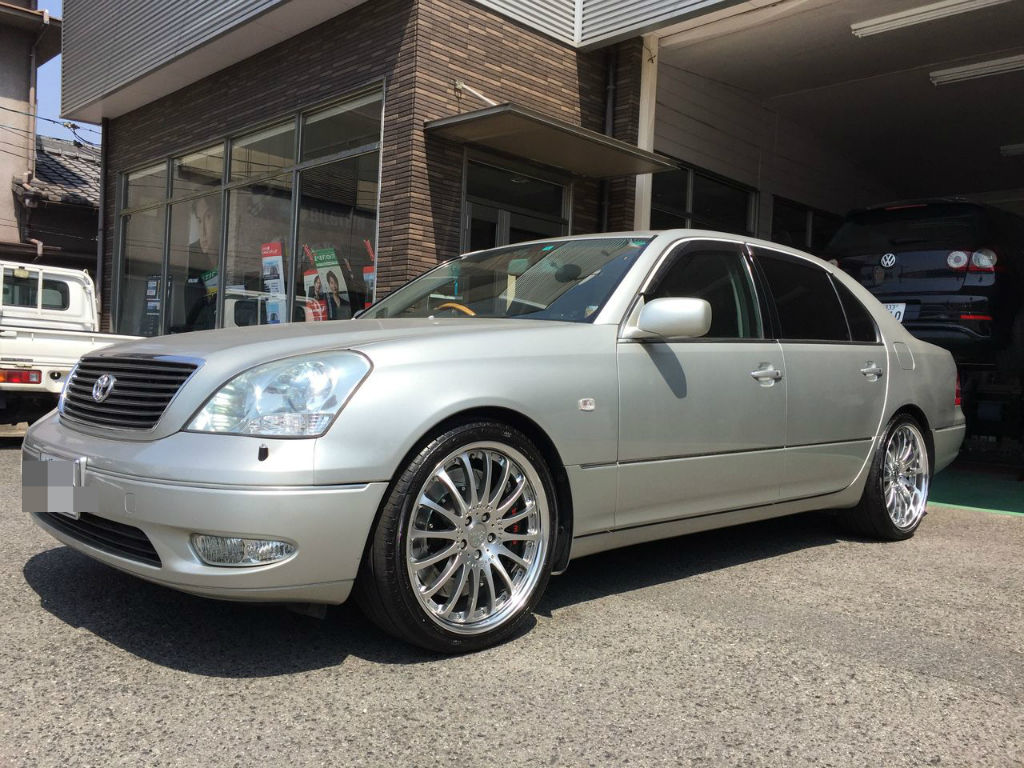 セルシオにカールソンホイール20インチ＆ブレンボ : 平山タイヤ