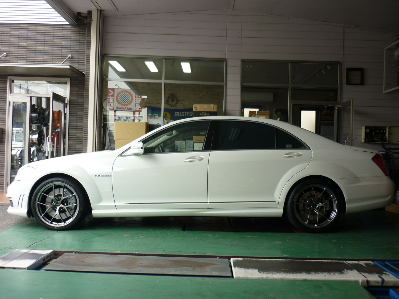 W221AMG S63にBBSホイール20インチ装着 : 平山タイヤサービス 