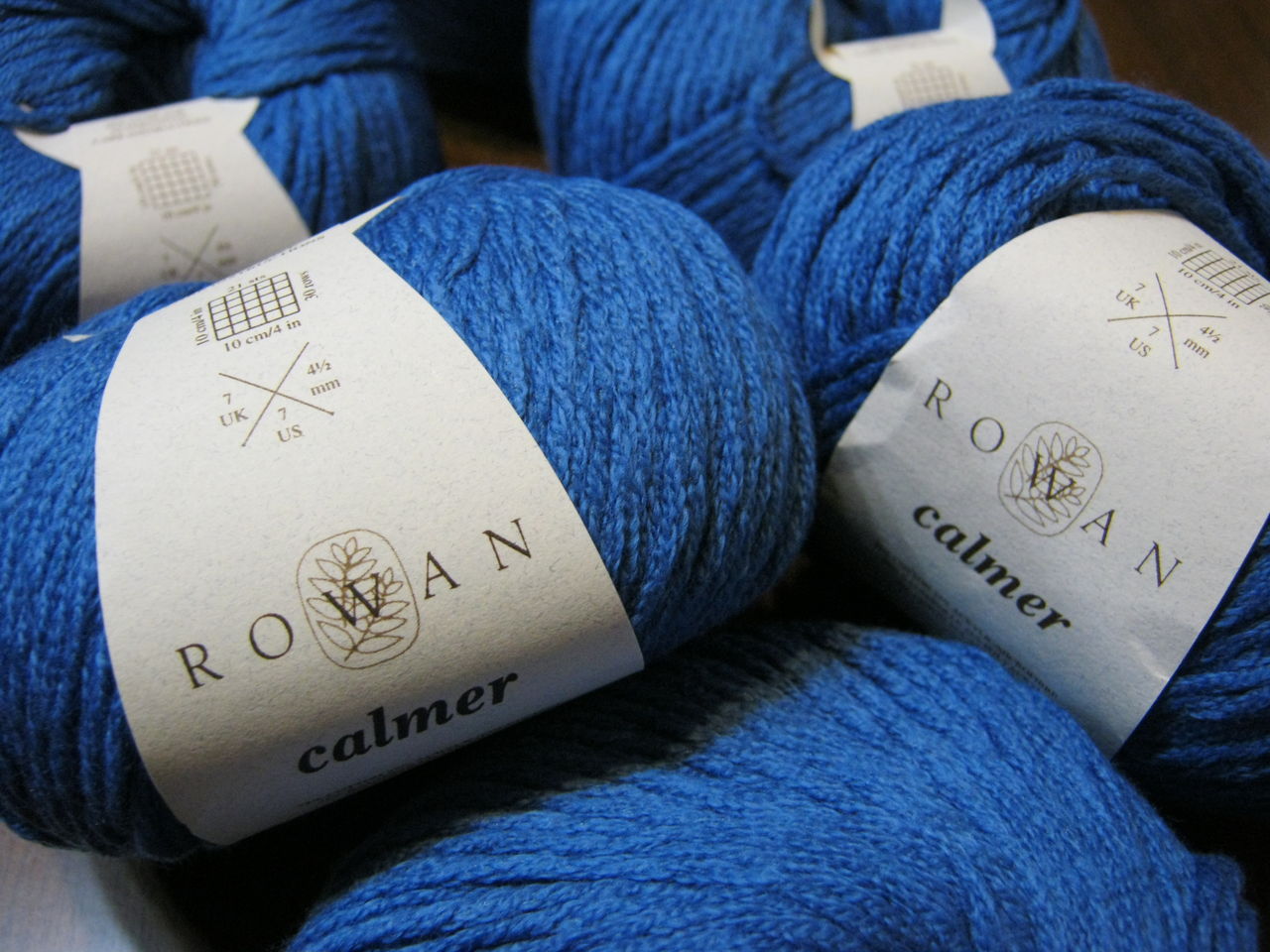 Rowan Calmer Pattern ROWAN「calmer」と内藤商事「ナイフアンジェラ」~三ツ葉屋さんで。 : あみねこBlog