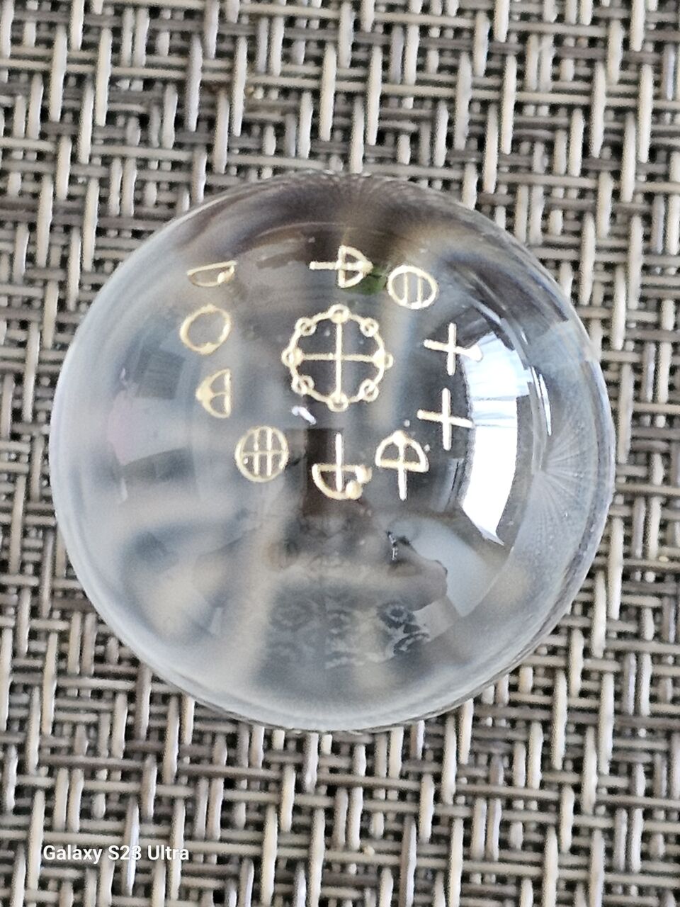 発振針用水晶３０mm丸玉にカタカムナ文字彫刻 カタカムナ文字入り発振針用水晶玉仕上がりました。 : 甲州石語り
