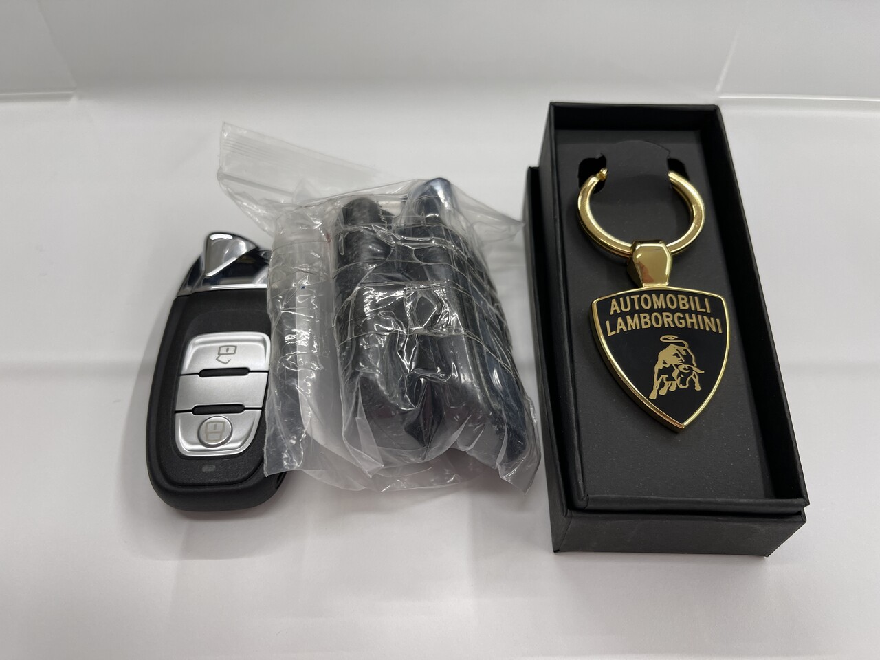 ランボルギーニ 社外スペアキー 最新モデル 新品未使用 LAMBORGHINI ランボルギーニ鍵 スマートキー 外車