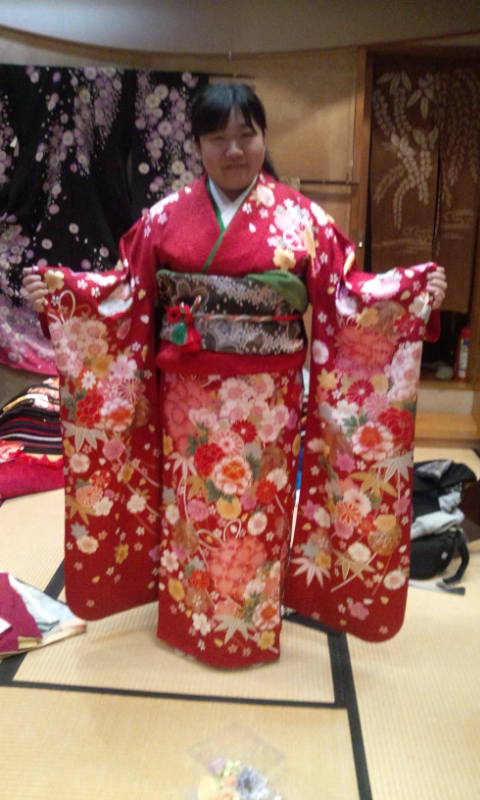 2枚の可愛い 綺麗な振袖にご契約いただけました 絹の柳屋 呉服屋 三代目奮闘記 振袖専門店 絹の柳屋 平塚本店 2枚の可愛い 綺麗な振袖にご契約いただけました 絹の柳屋 呉服屋 三代目奮闘記 振袖専門店 絹の柳屋 平塚本店