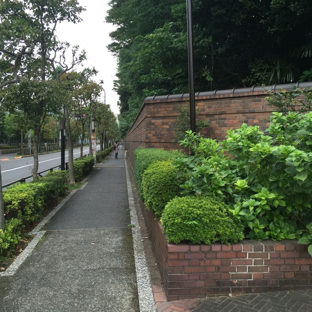 ポケモンgo 塀の外から 六義園のストライクの巣を狙う Hiro田のblog ポケモンgo 塀の外から 六義園のストライクの巣を狙う Hiro田のblog