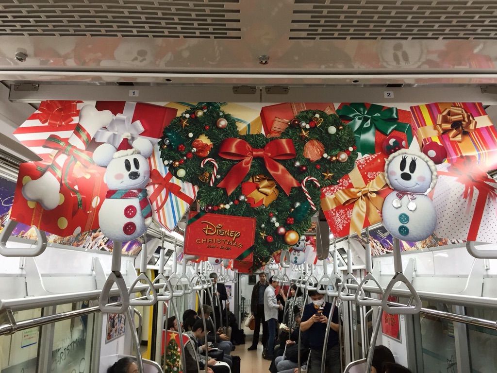 ディズニー クリスマスの宣伝に 東京メトロ 丸ノ内線と銀座線の車両が Hiro田のblog