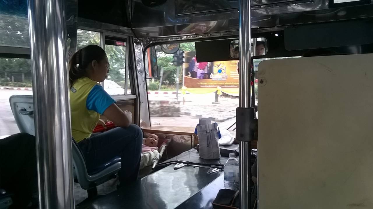 路線バス に乗っているもの タイ ベトナム単身赴任生活