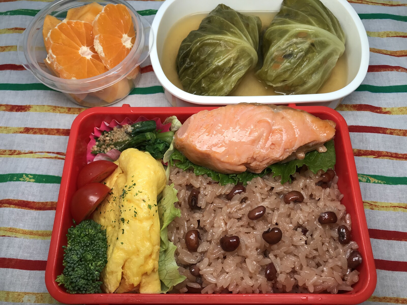 お赤飯とロールキャベツ弁当 夫が作るお弁当