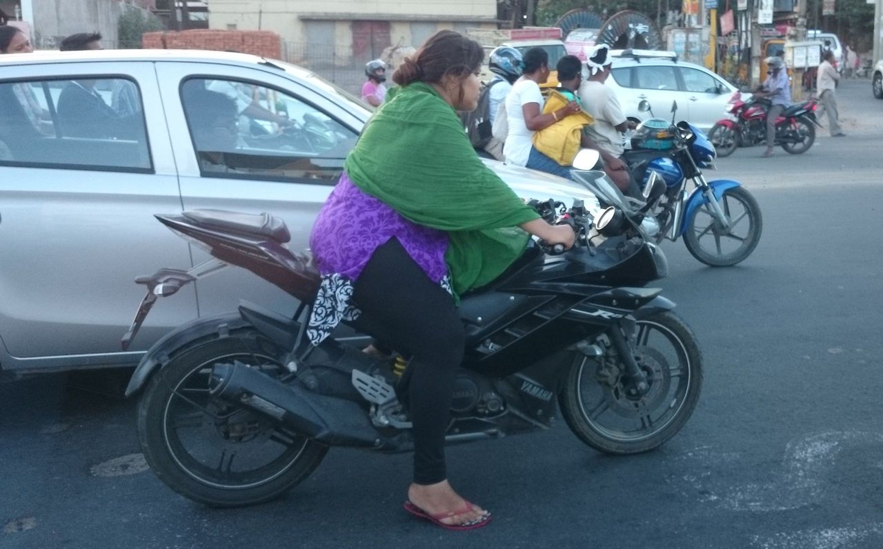 バイクの乗車定員って インドおじさんのブログ バイクの乗車定員って インドおじさんのブログ