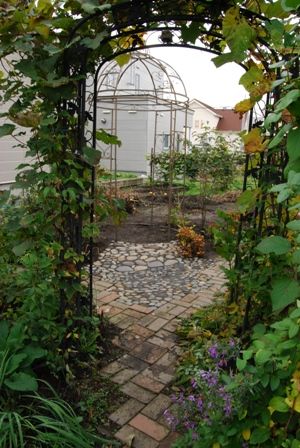 ガゼボが庭に Hirobouの田舎暮らし