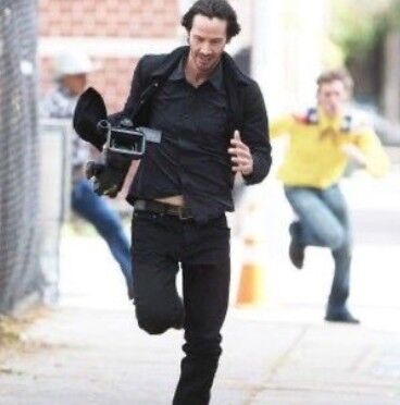 キアヌ・リーブスのカメラ奪取ミーム (2)