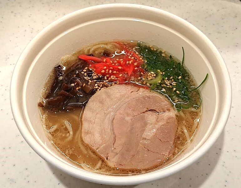 「博多とんこつラーメン」（税込495円）