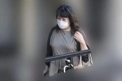 小室佳代さん 熟年男性とのデート現場を目撃!左手薬指に指輪をはめる本気ぶり