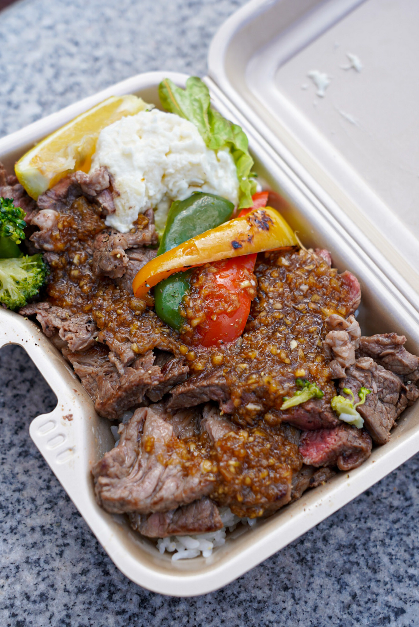 ギュウギュウに詰まったステーキ丼 田中精肉店 Photo Blog ギュウギュウに詰まったステーキ丼 田中精肉店 Photo Blog