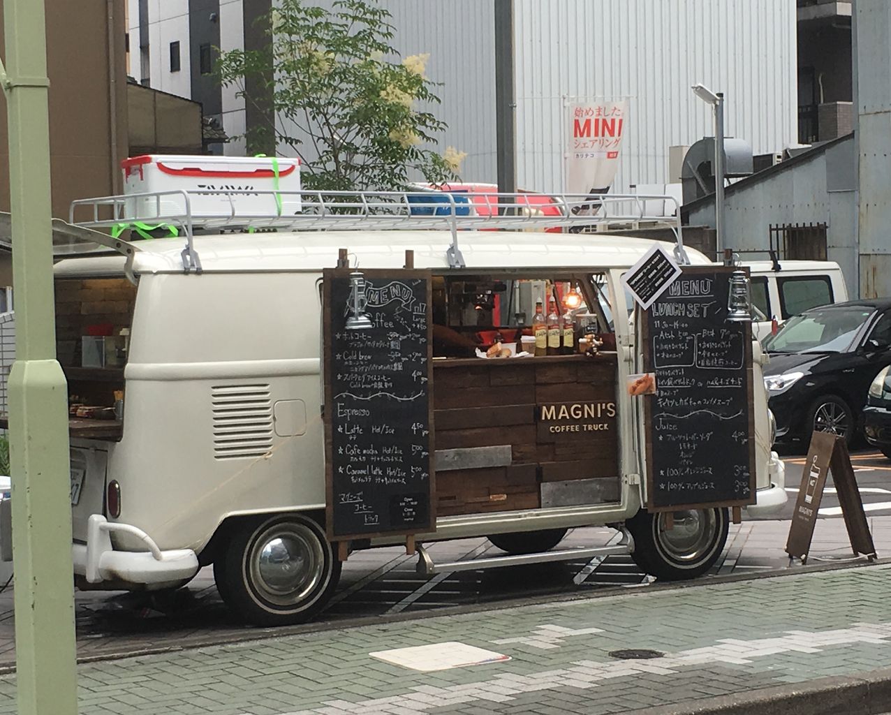 名駅エリアにワーゲンバスの移動カフェが登場 Magni S Coffee Truck いつもどこかで 名駅エリアにワーゲンバスの移動カフェが登場 Magni S Coffee Truck いつもどこかで