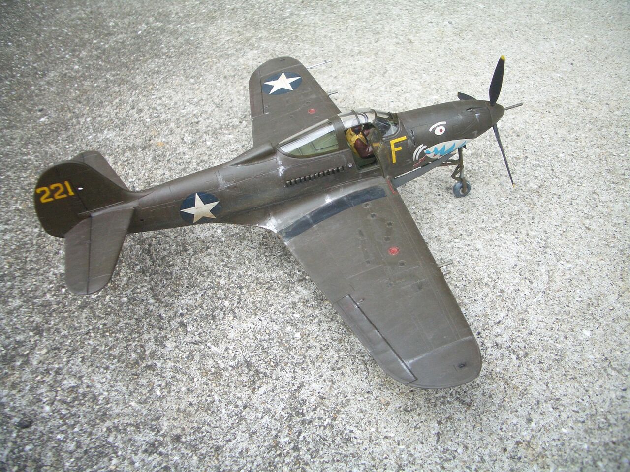 シャークティース付きのP-400 エアラコブラ！ : 模型の煮物