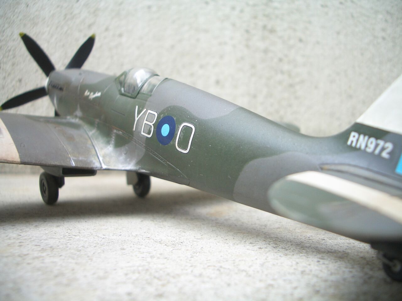 アカデミー「スピットファイア FR. MK ⅩⅣ E」完成品 アカデミー「スピットファイア FR. MK ⅩⅣ E」完成品