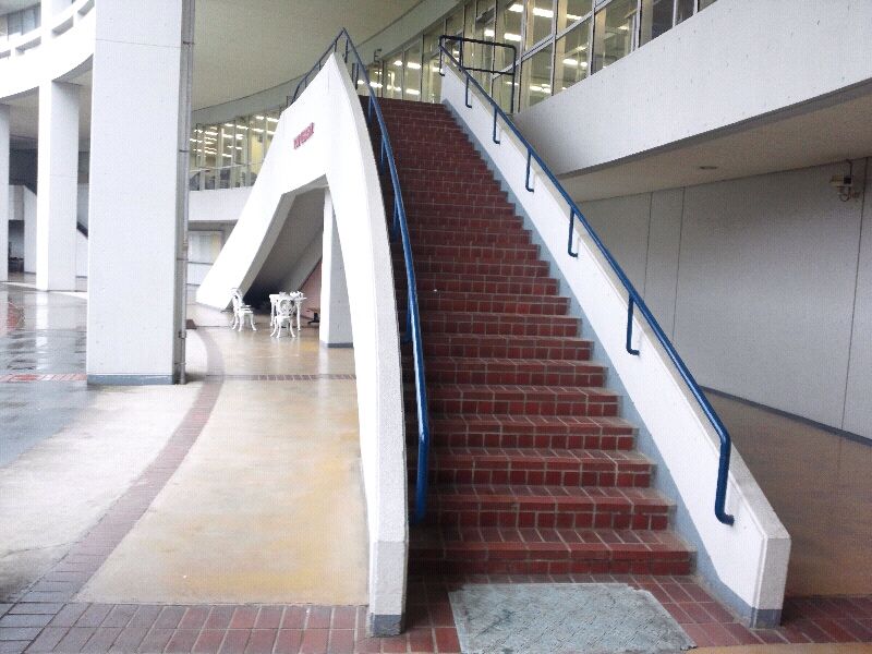 図書館前の階段 歴史 戦争 クラウゼヴィッツ