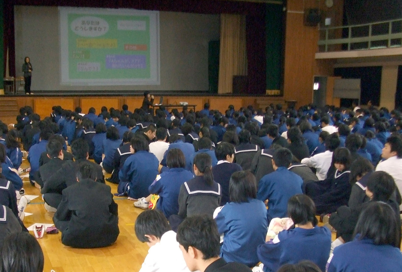 静岡大学教育学部附属浜松中学校 防犯教室 で情報モラル講座 今日は コーシとニャンコの日記