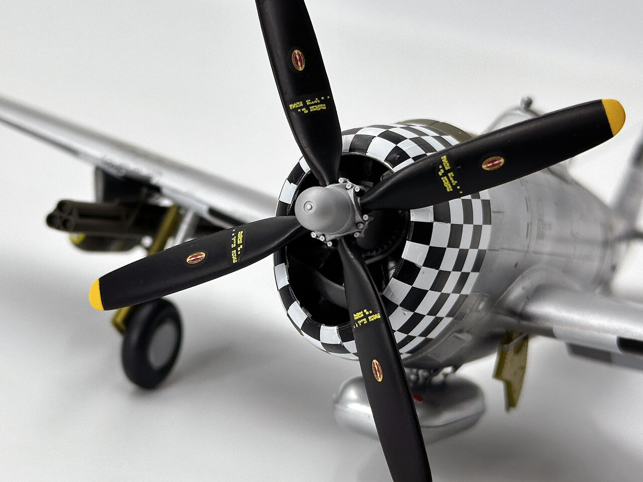 タミヤ 1/48 P-47D サンダーボルト