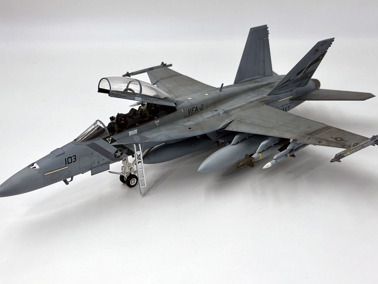 Amazon | モンモデル 1/48 アメリカ F/A-18F スーパーホーネット