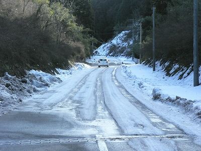 ひろ爺のカウントダウン 雪道の轍 わだち は３本