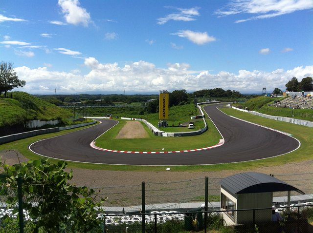 鈴鹿サーキットの観戦場所別見え方まとめ12 ヘアピンカーブi席 ひろぺいんのブログ