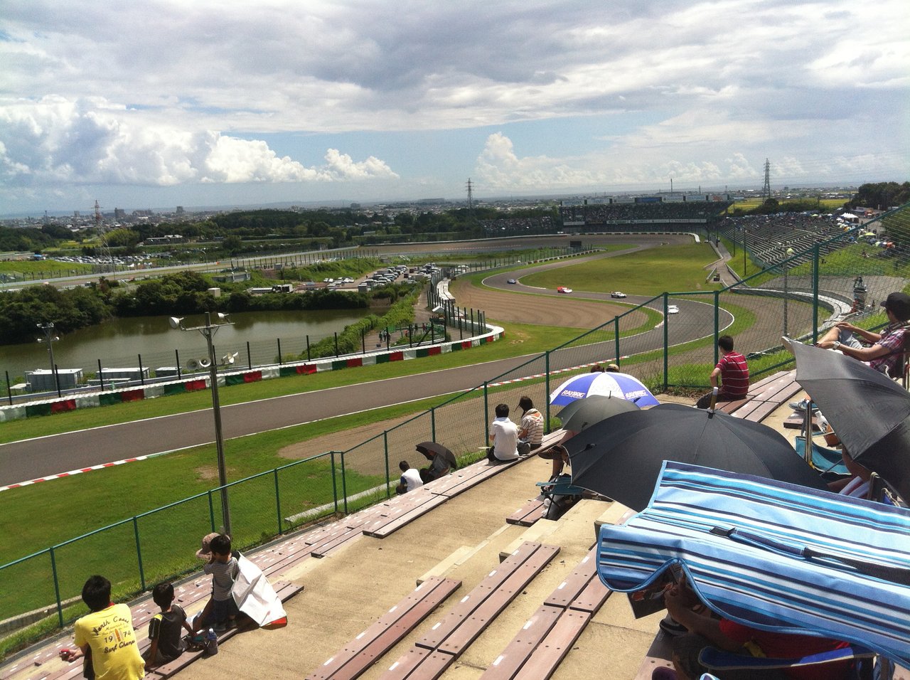 鈴鹿サーキットの観戦場所別見え方まとめ５ 逆バンクコーナーd席 ひろぺいんのブログ