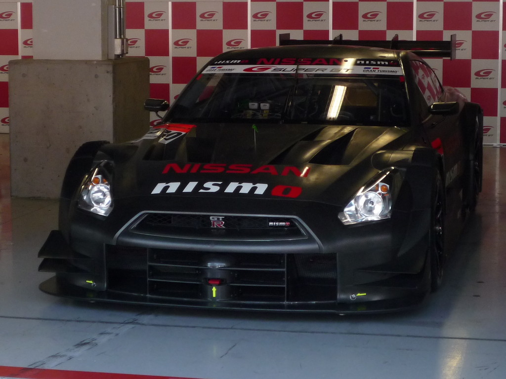 超かっこいい スーパーgtの2014年型gt500マシン 日産gtr ホンダ