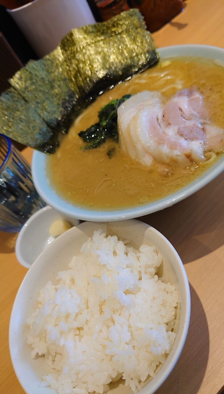 家系ラーメン貫徹家 家系カレーラーメン チャーシュー多め ライス 静岡市葵区研屋町 らぁめん大好きブログ ヒロ 家系ラーメン貫徹家 家系カレーラーメン チャーシュー多め ライス 静岡市葵区研屋町 らぁめん大好きブログ ヒロ