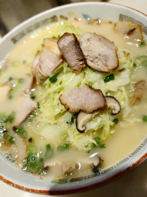 ラーメン専門 こむらさき 天文館本店【黒豚チャーシュー入りラーメン（並）】＠鹿児島県鹿児島市東千石町