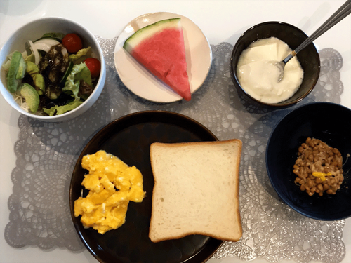 朝食