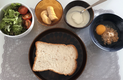 朝食
