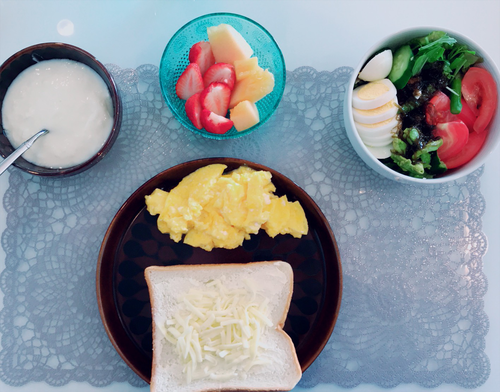 朝食