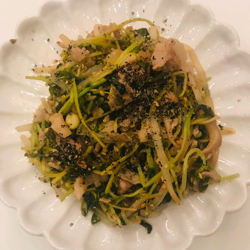 豆苗もやしマイタケ豚肉炒め完成
