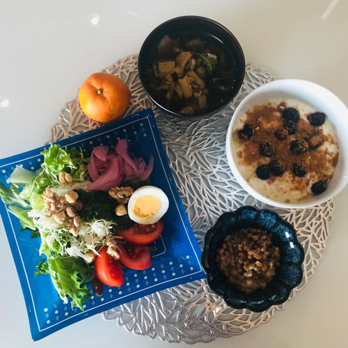 朝食