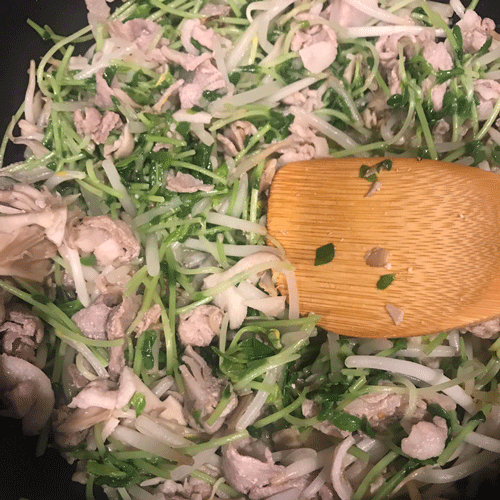 豆苗もやしマイタケ豚肉炒め5