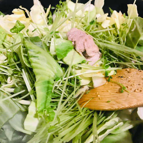 キャベツと豆苗豚肉炒め