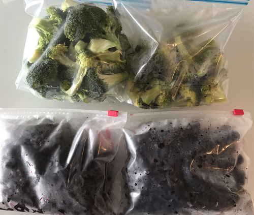 小分けした大量のブロッコリーとブルーベリー