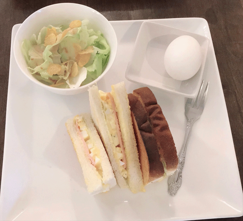 朝食
