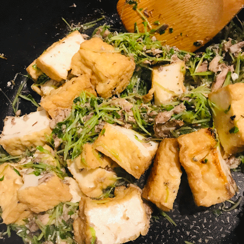 サバの水煮と豆苗厚揚げ炒め２