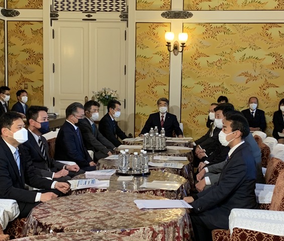 1FAC253F-5CEC-4E27-9A4B-4C72B83EF44F