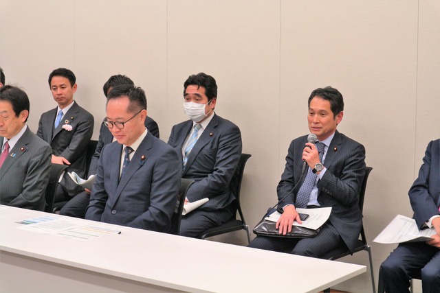 15235AB7-E56D-4E07-960A-B75DE7DA3DE5