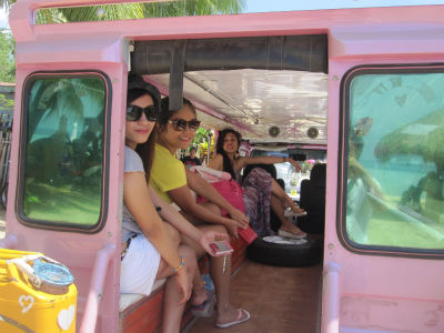 ジプニーを貸切で観光