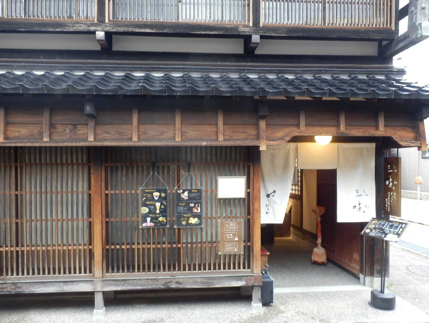 PC050136