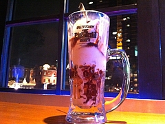ビールジョッキに盛ったサンデー(笑)